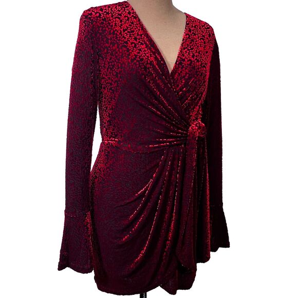 C/MEO Breakthrough Velvet Long Sleeve Tie Front Dress in Black and Red Medium - Picture 11 of 14